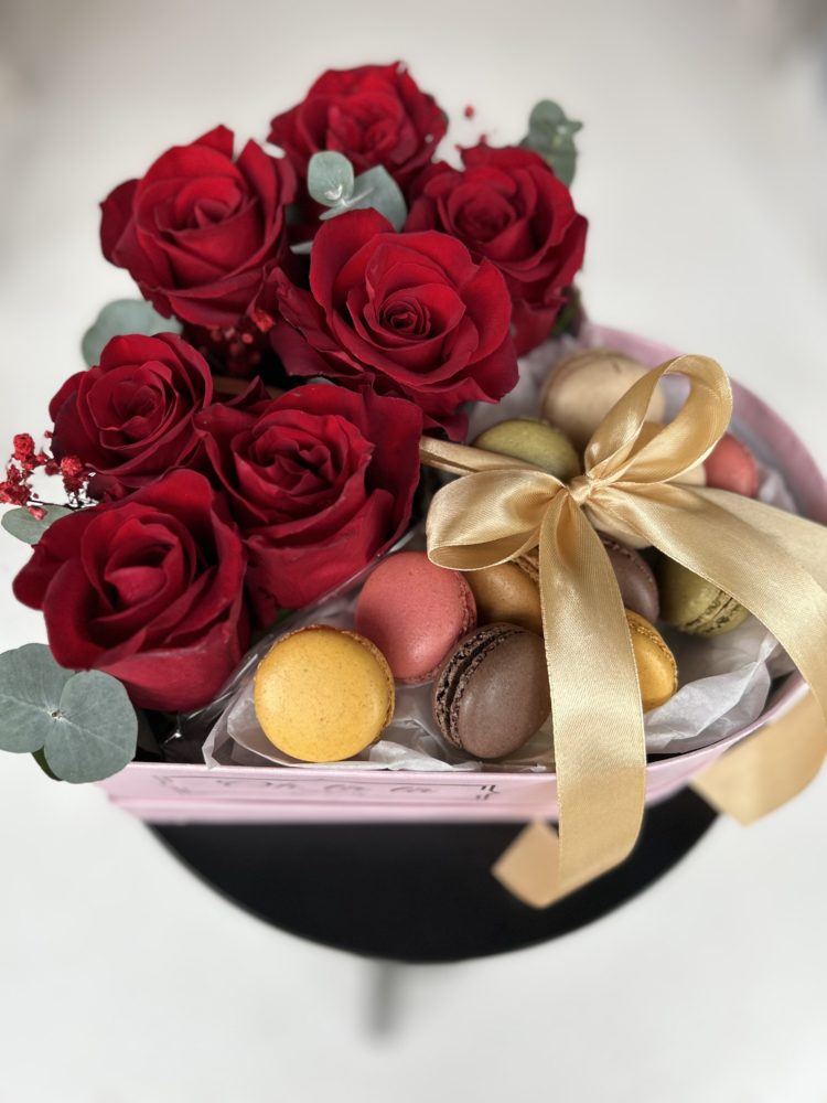 Roses et Macarons - do 2 hod. - do-2-hodin, donáška kvetov Bratislava